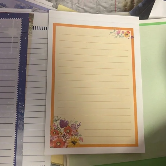 Bundle of 10 random notepads 🦋 🐱 🐶 🇺🇸 🎄 - Picture 13 of 13